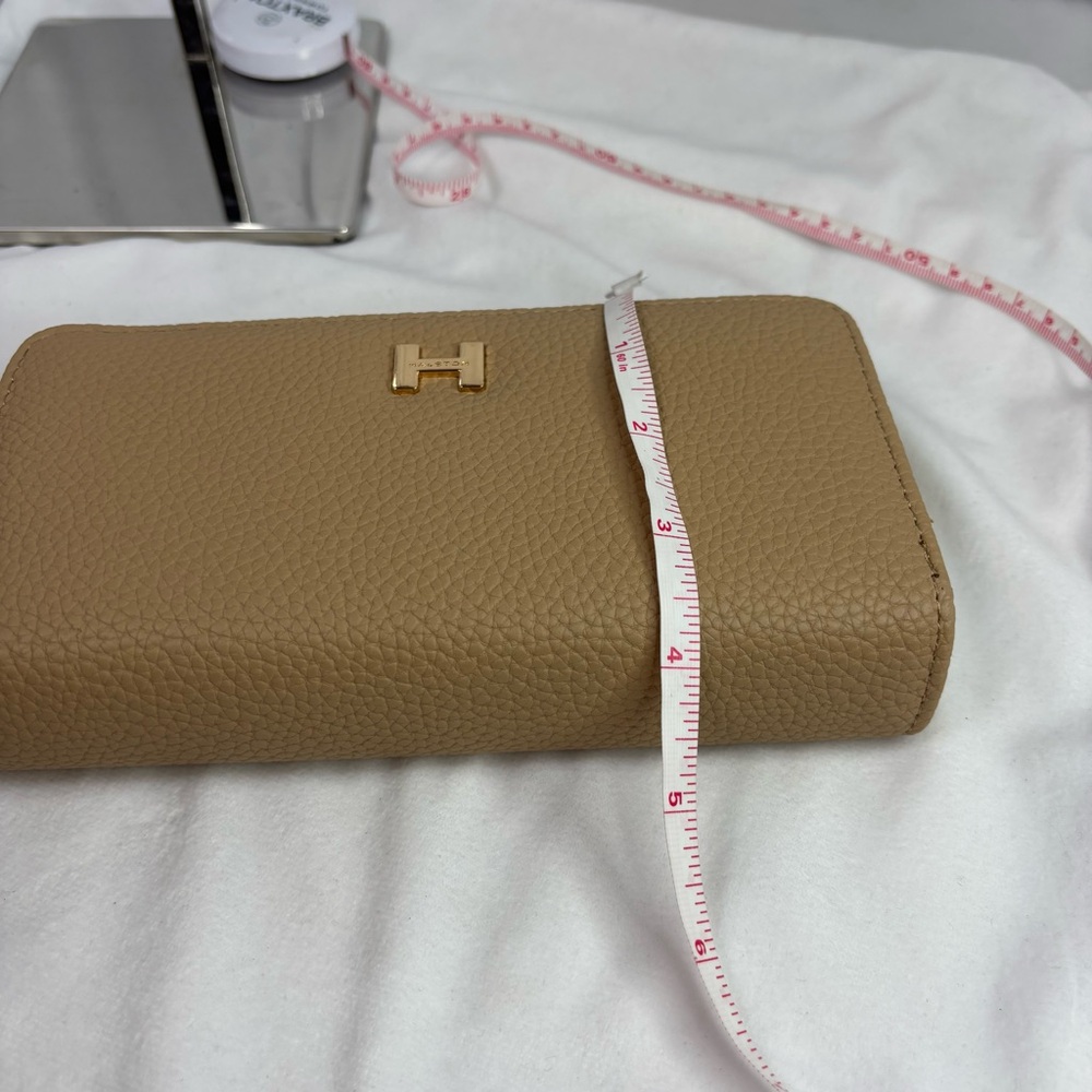 HALSTON Double Zip-around Wallet Beige Pebbled Gold Logo NWT $58 - Picture 12 of 12